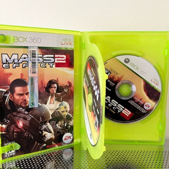 Mass Effect 2 (Microsoft Xbox 360, 2010) - Picture 3 of 3